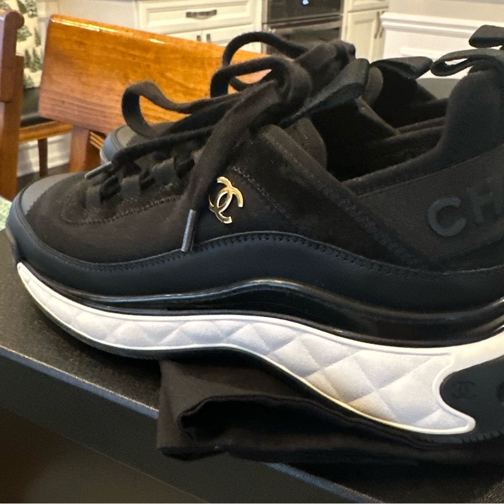 CHANEL Black & White Quilted Sneakers with Gold CC Charm size 37.5 - Picture 12 of 13
